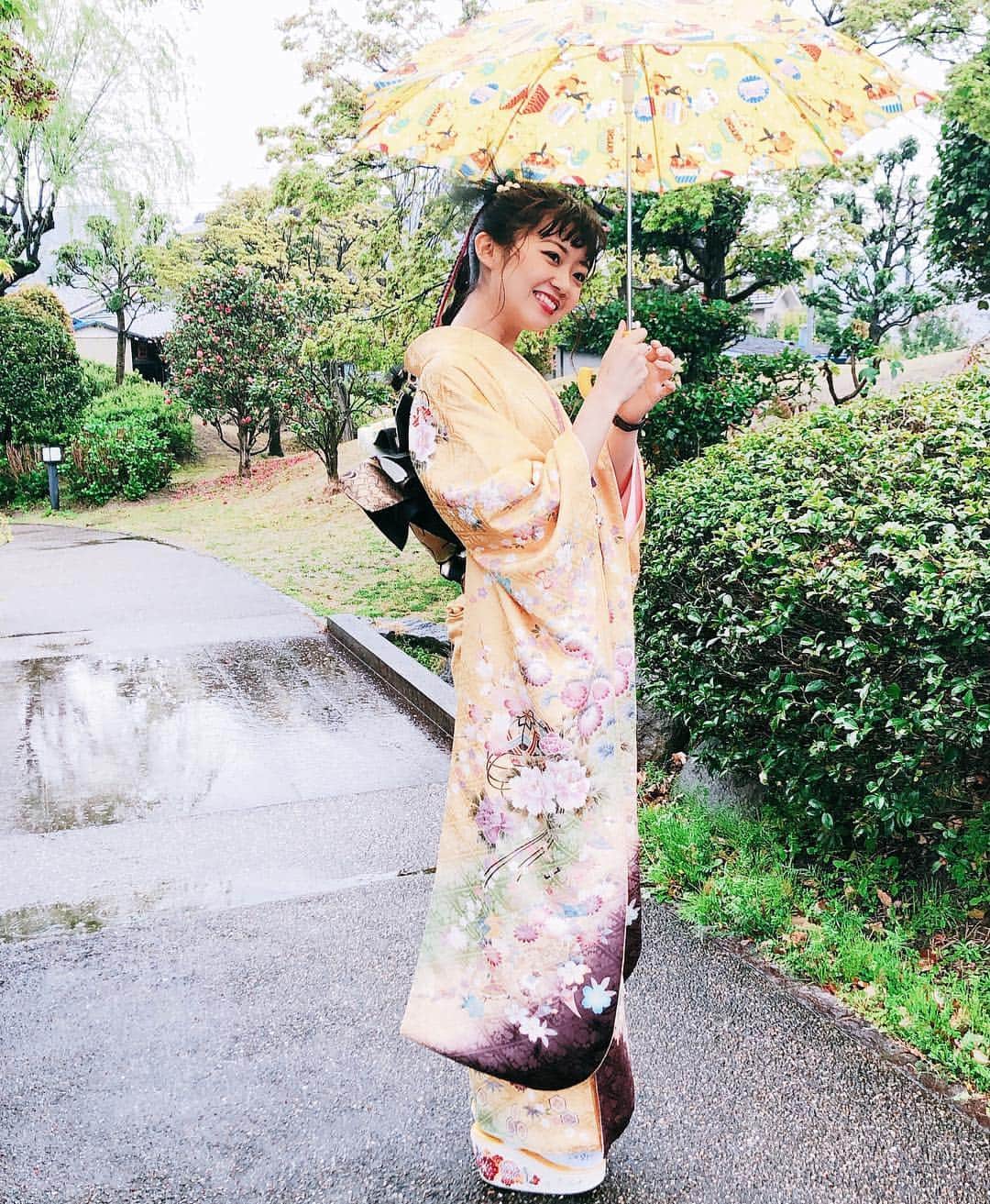 Madoka Yamamotoさんのインスタグラム写真 - (Madoka YamamotoInstagram)「ピカ様の傘と着物のコラボ 日本の良さ詰まり過ぎた」4月18日 21時53分 - madochosu
