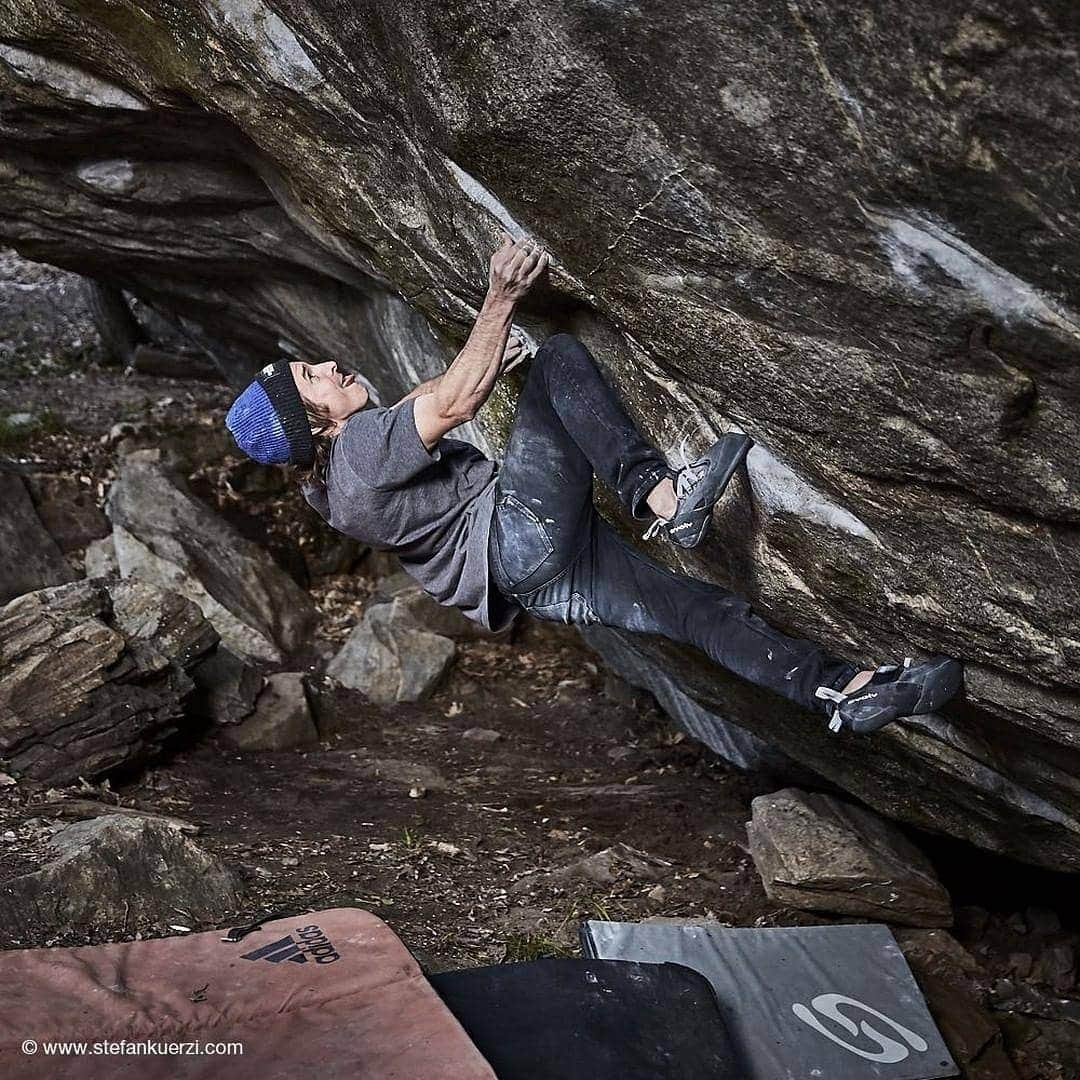 ダニエル・ウッズのインスタグラム：「The Kingdom 8C (v15) ✔  4th ascent of anotha @carlodenali stunna... anotha shoulda breaka bloc  Photos by @stefankuerzi 🔥」