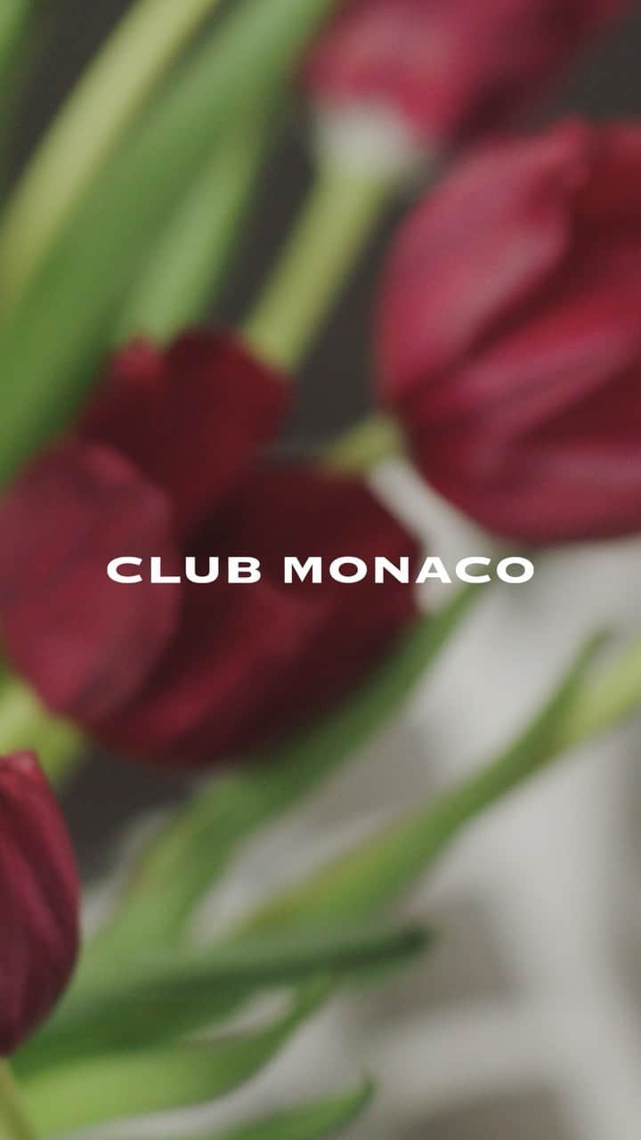 Club Monacoのインスタグラム：「(1/3) Native New Yorker and legendary editor Tonne Goodman is a woman with a point of view. An icon in her own right, Tonne spent four decades in the New York fashion industry working at some of the most esteemed titles of the century—with Diana Vreeland at The Metropolitan Museum of Art, at The New York Times Magazine, and most famously at Vogue where she oversaw some of the most notable fashion photography of our time. Tonne’s work is highlighted in Point of View, a new memoir celebrating her legendary career. At Club Monaco, we’re proud to partner with one of our personal style heroines to celebrate this moment in her career. View our Stories for more and shop Tonne’s new memoir, Point of View, available wherever books are sold on April 16th.  Tonne wears our Super Slim Denim in Bone + Plaited Henley Sweater.  Directed by @beau.sam and created in collaboration with @tonne.good @ivanshaw @abramsbooks for #clubmonaco #pointofview」
