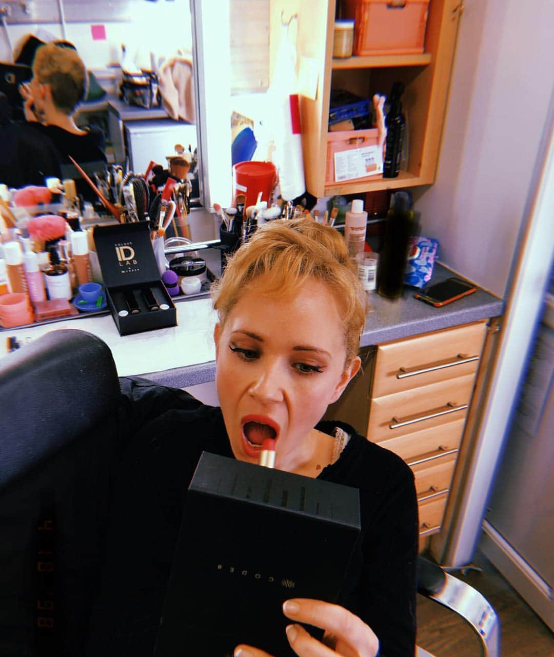 ジュノー・テンプルさんのインスタグラム写真 - (ジュノー・テンプルInstagram)「Thank you @code8beauty for Lucy’s #bespoke lips #littlebirds and @coola for the spf golden glow ✨💦💋」4月18日 22時14分 - junotemple