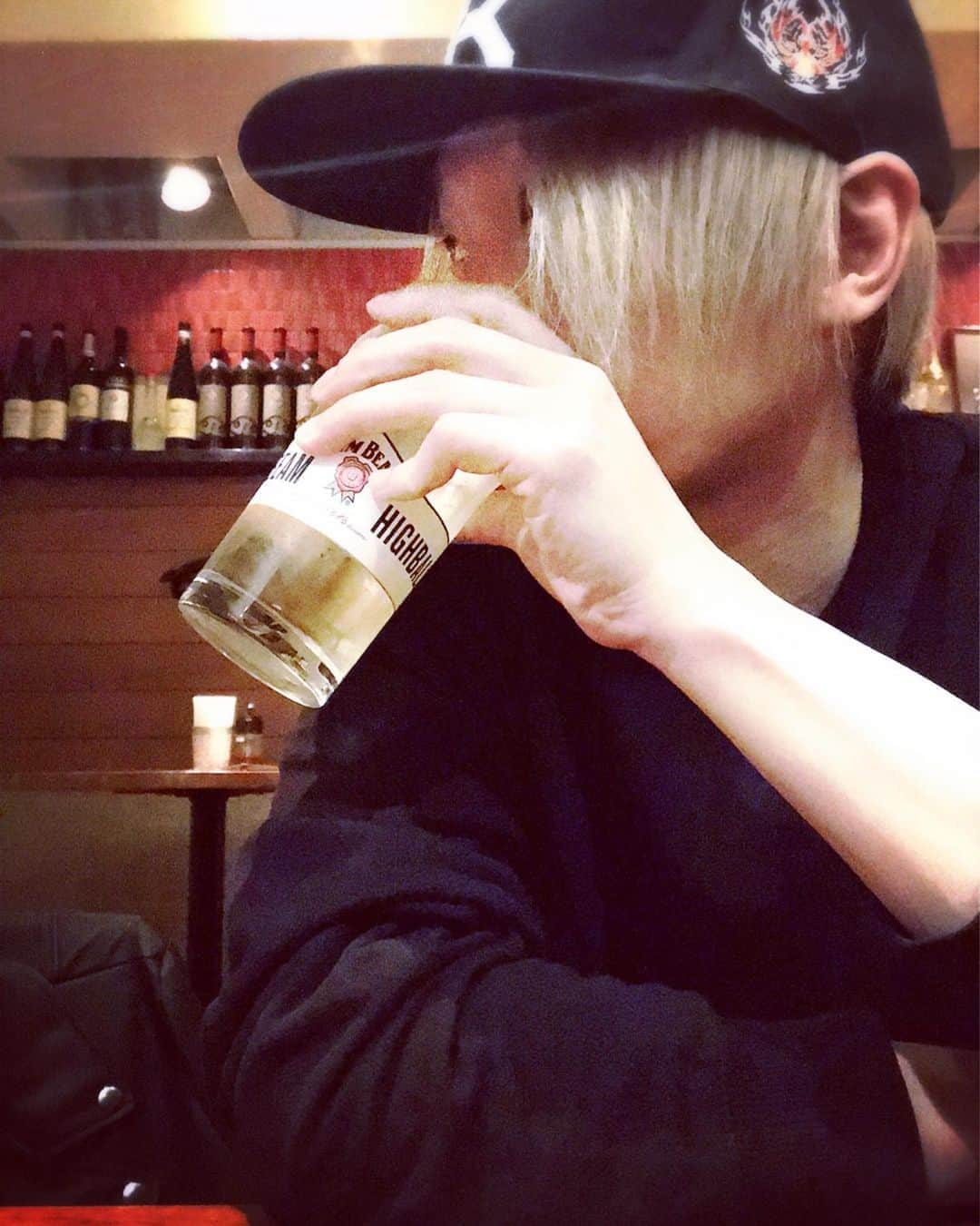 ナカヤマシンペイさんのインスタグラム写真 - (ナカヤマシンペイInstagram)「ごくたまに外で飲む。 今日の筋トレとジョギングを葬り去る。 #飲酒 #カロリー計算むり」4月18日 22時07分 - shinpei_nakayama