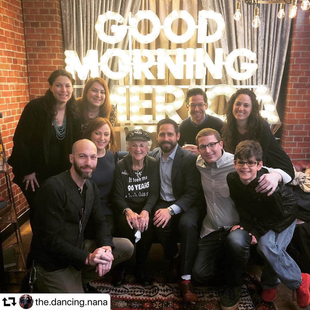 Good Morning Americaさんのインスタグラム写真 - (Good Morning AmericaInstagram)「SO incredibly proud for this family! @the.dancing.nana and family here LIVE on GMA! Talk about putting some GOOD in our morning!」4月18日 22時16分 - goodmorningamerica