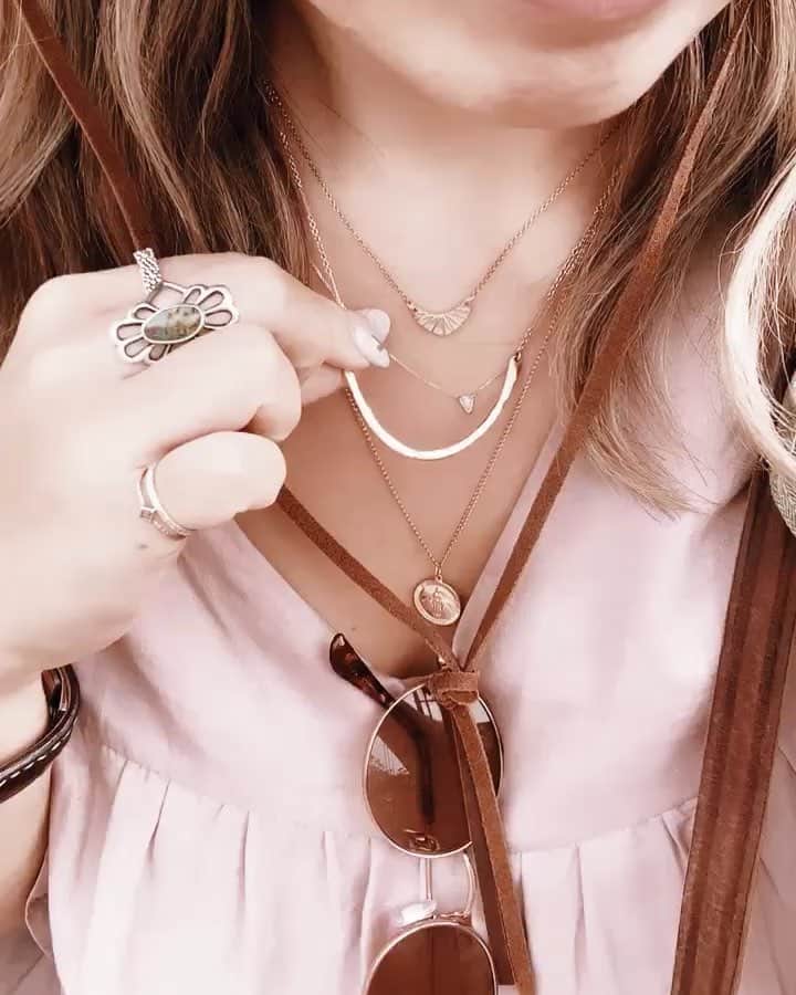 Manamiのインスタグラム：「new♡♡♡ @tavinboutique 指輪の次にネックレスが好き✧ 服より小物が好き✧」