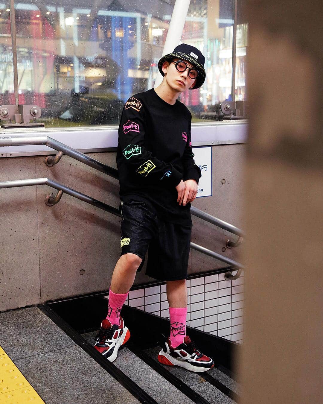 Droptokyoさんのインスタグラム写真 - (DroptokyoInstagram)「TOKYO STREET STYLE Name: @ohta_seiya  Top: @hm × Post-it® Short Pants: @hm × Post-it® Hat: @hm × Post-it® Socks: @hm × Post-it® #hm#hmxme#pr#streetstyle#droptokyo#tokyo#japan#streetscene#streetfashion#streetwear#streetculture#fashion#shibuya#postit Photography: @cazumax  Styling: @raikatanakakana」4月18日 22時32分 - drop_tokyo