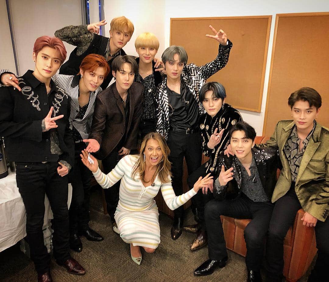 Good Morning Americaさんのインスタグラム写真 - (Good Morning AmericaInstagram)「That’s K-Pop sensation @nct127 backstage with our @ginger_zee!! #NCT127onGMA」4月18日 22時28分 - goodmorningamerica