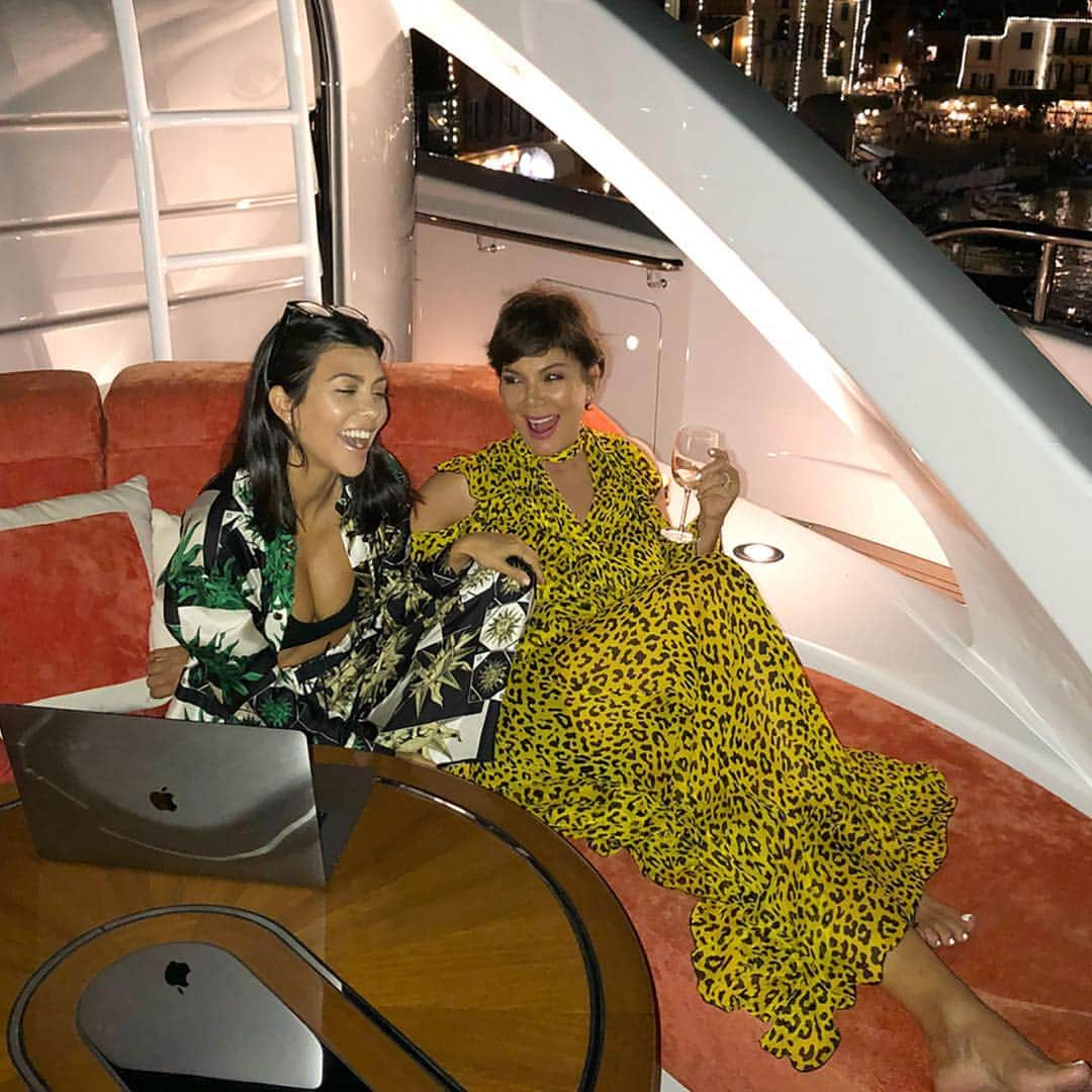 クリス・ジェンナーさんのインスタグラム写真 - (クリス・ジェンナーInstagram)「Happy Birthday Kourtney!!! I can’t believe you are 40!! I love you more than you can ever imagine...you will always be my baby. I am so blessed beyond words to be your Mommy and have you by my side in this precious life...you are my heart and I am eternally grateful for all of the memories that we cherish. I love you. Mommy xoxo @kourtneykardash #happybirthdaykourtney #love #familyiseverything #firstborn ❤️」4月18日 22時29分 - krisjenner