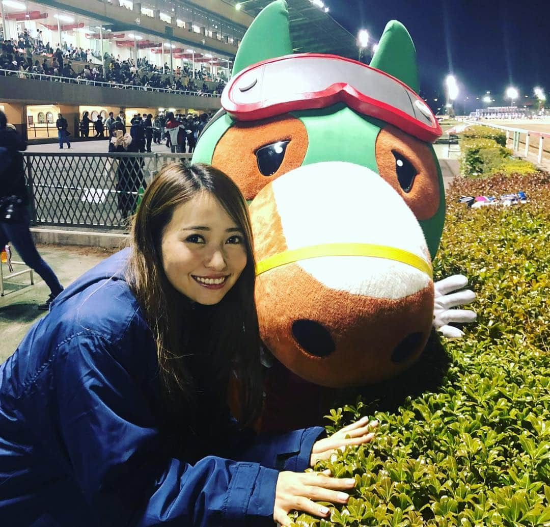 黒澤ゆりかさんのインスタグラム写真 - (黒澤ゆりかInstagram)「昨日は船橋競馬のハートビートナイターありがとうございました😊 色々な企画という事でお久しぶりのなこちゃんと💕 プレゼンターも務めさせて頂きました♪🏇 10R見事的中❣️ プレゼンター前にキャロッタ君がレースを楽しみにワクワク1人でしていたので便乗してワクワク待ってました😍笑笑  #競馬 #予想 #tck #船橋競馬場」4月18日 22時34分 - yurikakurosawa