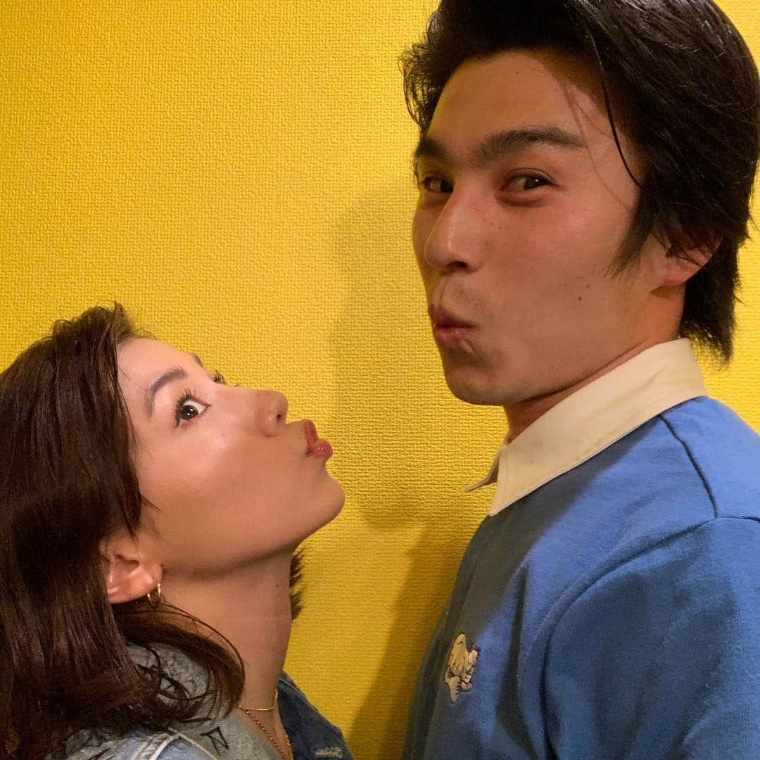 仲里依紗さんのインスタグラム写真 - (仲里依紗Instagram)「キツネさんは いつも記念日に手紙くれるんだな💓嬉しくて涙が出てしまう💓🥺💓 キツネさんは連絡もマメだし優しいし子供のお友達にも大人気だし太っ腹で美味しいご飯たくさん食べさせてくれるけどスーパーせっかちで毎日時間ない時間ないってすごしてるし話は100倍盛るし相変わらず靴下は脱ぎっぱなしでその辺は成長しないけど本当に本当に素敵な人❤️👌🔥 でも写真撮るのは恥ずかしいしふざけてしまうのは死ぬまでそうなんだろうな〜🦊✏️☺️💓笑」4月18日 22時37分 - riisa1018naka