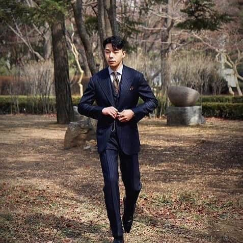 ドーメルさんのインスタグラム写真 - (ドーメルInstagram)「Thursday look 📸 by @cavendish_bespoke . . . . #menstyle #menlook #ootd #lookoftheday #blue #luxurycloth」4月18日 22時49分 - dormeuil1842