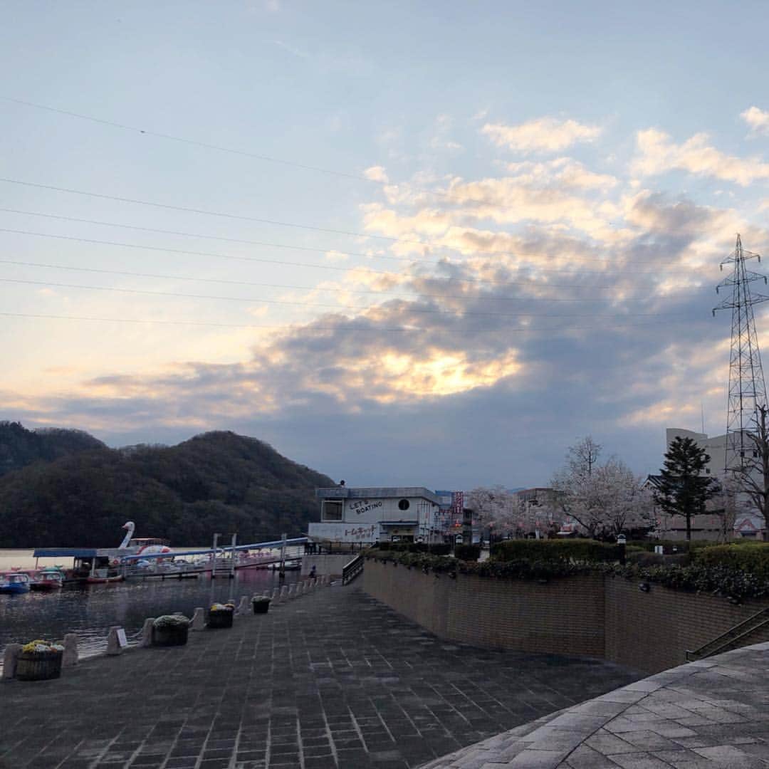 ななぴさんのインスタグラム写真 - (ななぴInstagram)「エモい、、笑﻿ ﻿ こないだ相模湖遊びに行ったよ〜☺️💕﻿ プレジャーフォレストでアスレチック👟﻿ 相模湖で卓球🏓美味しいほうとう🍲﻿ ﻿ 楽しかったな〜😇﻿ ﻿ ﻿ ﻿ #相模湖 #プレジャーフォレスト #卓球」4月18日 22時52分 - __nanapgram__