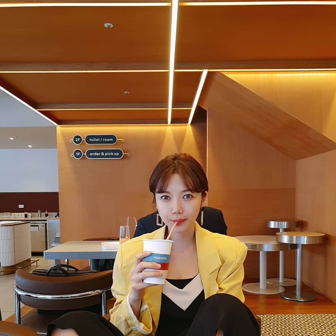 PORINさんのインスタグラム写真 - (PORINInstagram)「나처럼안나왔다며 해맑게웃는너. 잘나왔다는거지?🤭 #서면카페#맘스타그램 #여름날씨#부산카페#수다타임 #서면#낮맥#데이트#💕@_hae_w」4月18日 22時52分 - pppori