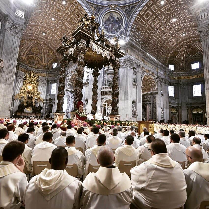 フランシスコ（ローマ教皇）さんのインスタグラム写真 - (フランシスコ（ローマ教皇）Instagram)「#Crisma #HolyThursday #JuevesSanto #QuintafeiraSanta #GiovedìSanto #JeudiSaint #Gründonnestag #WielkiCzwartek」4月18日 22時57分 - franciscus