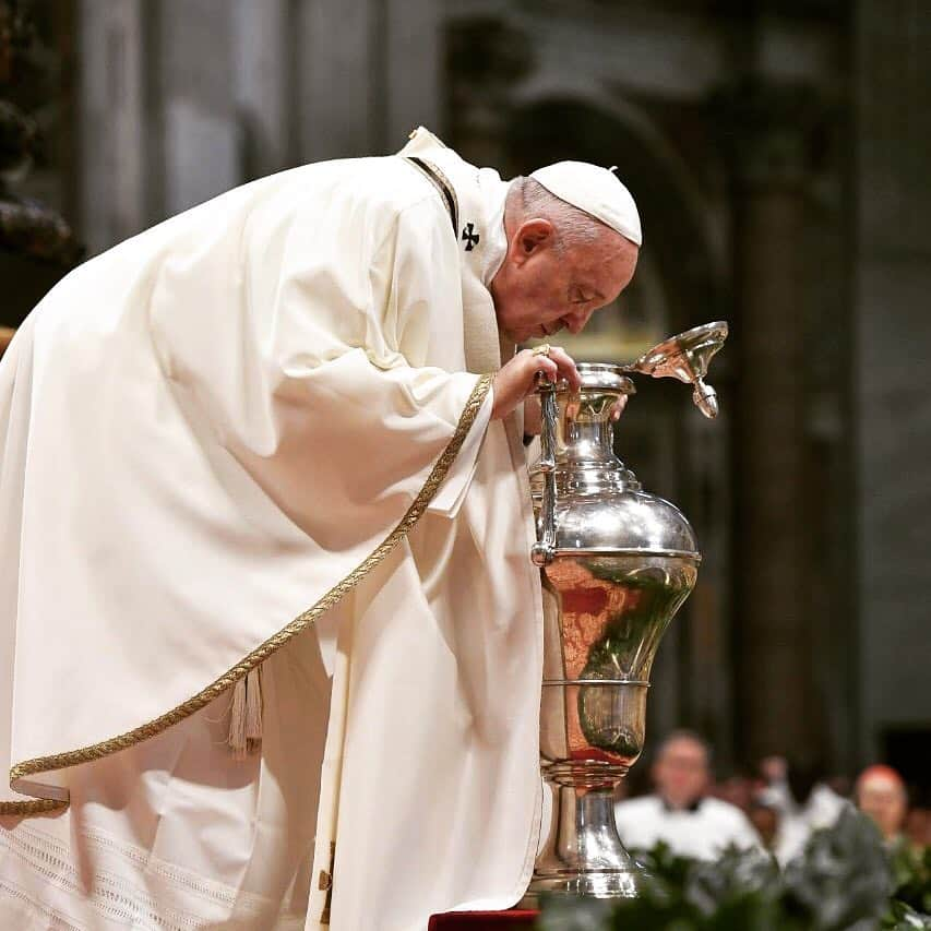 フランシスコ（ローマ教皇）さんのインスタグラム写真 - (フランシスコ（ローマ教皇）Instagram)「#Crisma #HolyThursday #JuevesSanto #QuintafeiraSanta #GiovedìSanto #JeudiSaint #Gründonnestag #WielkiCzwartek」4月18日 22時57分 - franciscus