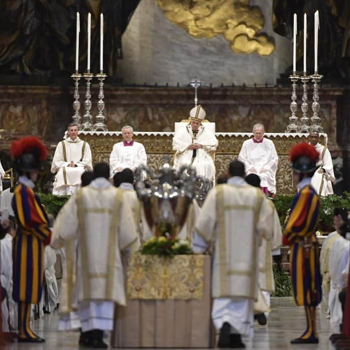 フランシスコ（ローマ教皇）さんのインスタグラム写真 - (フランシスコ（ローマ教皇）Instagram)「#Crisma #HolyThursday #JuevesSanto #QuintafeiraSanta #GiovedìSanto #JeudiSaint #Gründonnestag #WielkiCzwartek」4月18日 22時57分 - franciscus