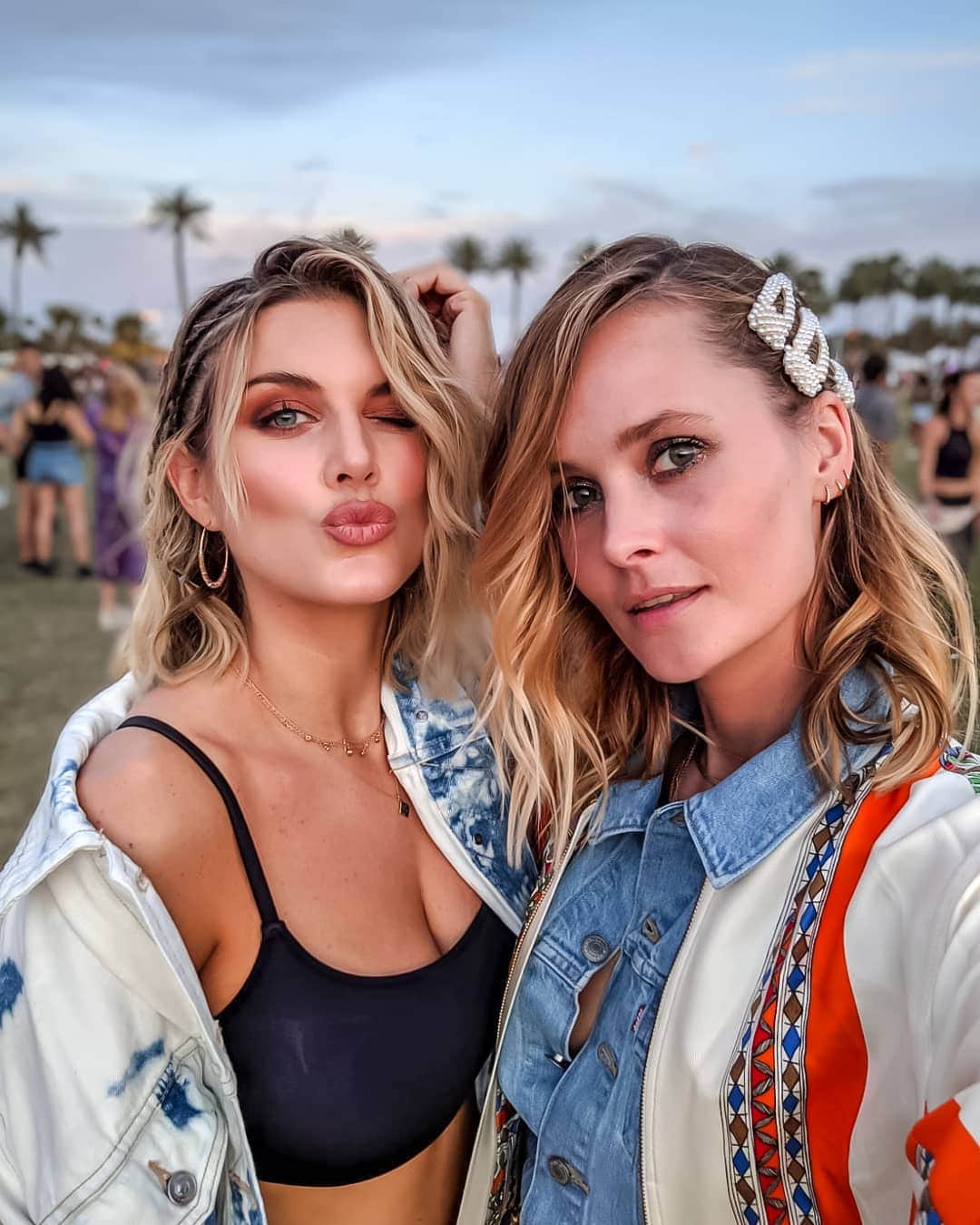 Ashley Jamesさんのインスタグラム写真 - (Ashley JamesInstagram)「I tell her she my bestie, bestie, she my bestie. 🇺🇲🎶⭐ She's the Bitter to my Sweet, and I hope one day people take our love seriously enough that I get a plus one to weddings. 🙊 Manifesting that this time next year we'll be DJing some Coachella parties, but for now we have some pretty exciting gigs coming up over the next few weeks. 🎶🇺🇲🙏 #bittersweetdjs #coachella2019 #coachella」4月18日 22時53分 - ashleylouisejames