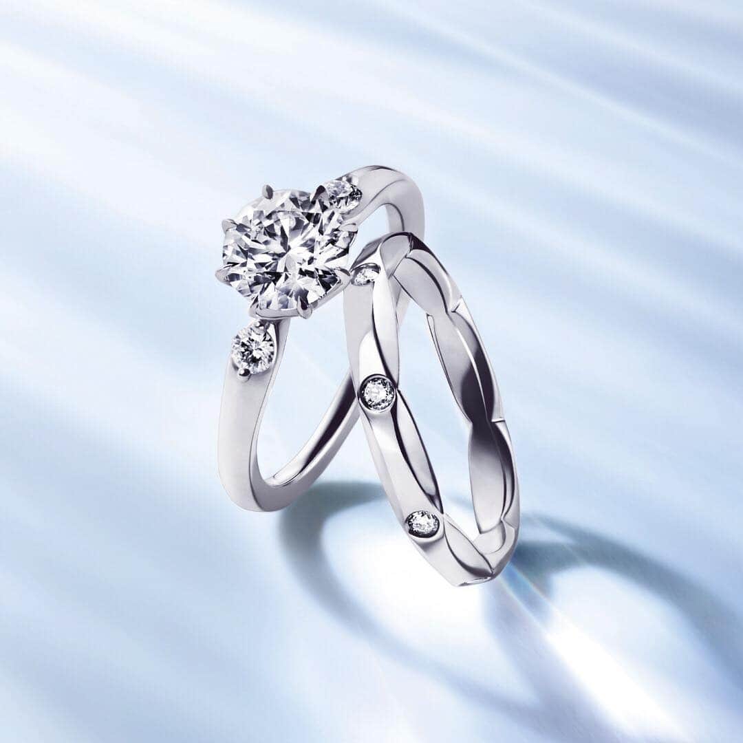 starjewelry_pressさんのインスタグラム写真 - (starjewelry_pressInstagram)「TBS 「ニンゲン観察バラエティ #モニタリング 」にスタージュエリーの婚約指輪、"#サンシャインオブライフ"が登場しました。 ・ 太陽の輝きを表現したコンセプチュアルなデザインで、おふたりの未来が光り輝くものであるようにとの願いを込めています。 ・ ・ ・ #starjewelry #スタージュエリー #engagementring #婚約指輪 #sunshineoflife #太陽 #sun #platinum #diamond #モニタリング  #サプライズプロポーズ #starjewelrybridal」4月18日 23時07分 - starjewelry_press