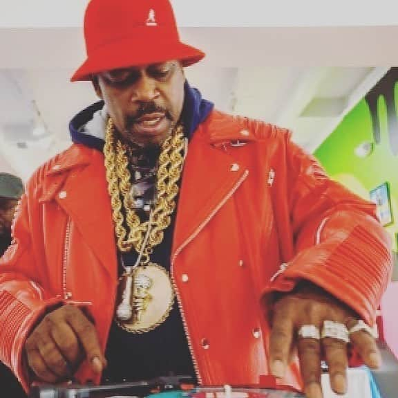 DJプレミアさんのインスタグラム写真 - (DJプレミアInstagram)「#Repost @hiphopbornday @get_reposter  #HappyHipHopBornday to @therealgrandmastercaz born Curtis Grandmaster Caz or #GMC, an American rapper, songwriter and DJ. Lead vocalist OG of the legendary pioneering Hiphop group The Cold Crush Brothers.  He currently works as a celebrity tour guide for Hush Hip Hop Tours, a hip-hop cultural sightseeing tour company in New York City, and is a Board member of The Universal Federation for the Preservation of Hip Hop Culture. #AriesSeason」4月18日 23時07分 - djpremier