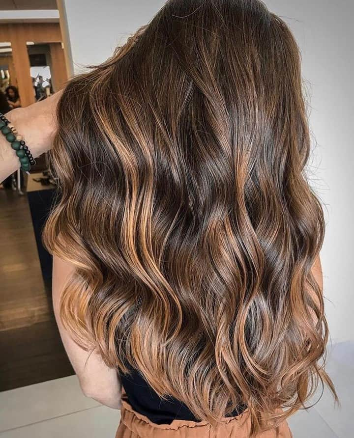 CosmoProf Beautyさんのインスタグラム写真 - (CosmoProf BeautyInstagram)「Hair so nice, you will want to look twice👀 ✨ FORMULA👇 @wellahairusa Color Touch 7/7, 7/43 and 7/71 Styled with Wella Invigo products Hair by: @fredyhair ✨ Deliver a burst of energy and relaxation with Wella's NEW Invigo line. Available at #cosmoprofbeauty where you are #licensedtocreate . . #repost #wellacolor #wellahair #colortouch #invigo #invigomoments #brunettehair #brunettebalayage #balayagespecialist #livedinhair」4月18日 23時00分 - cosmoprofbeauty