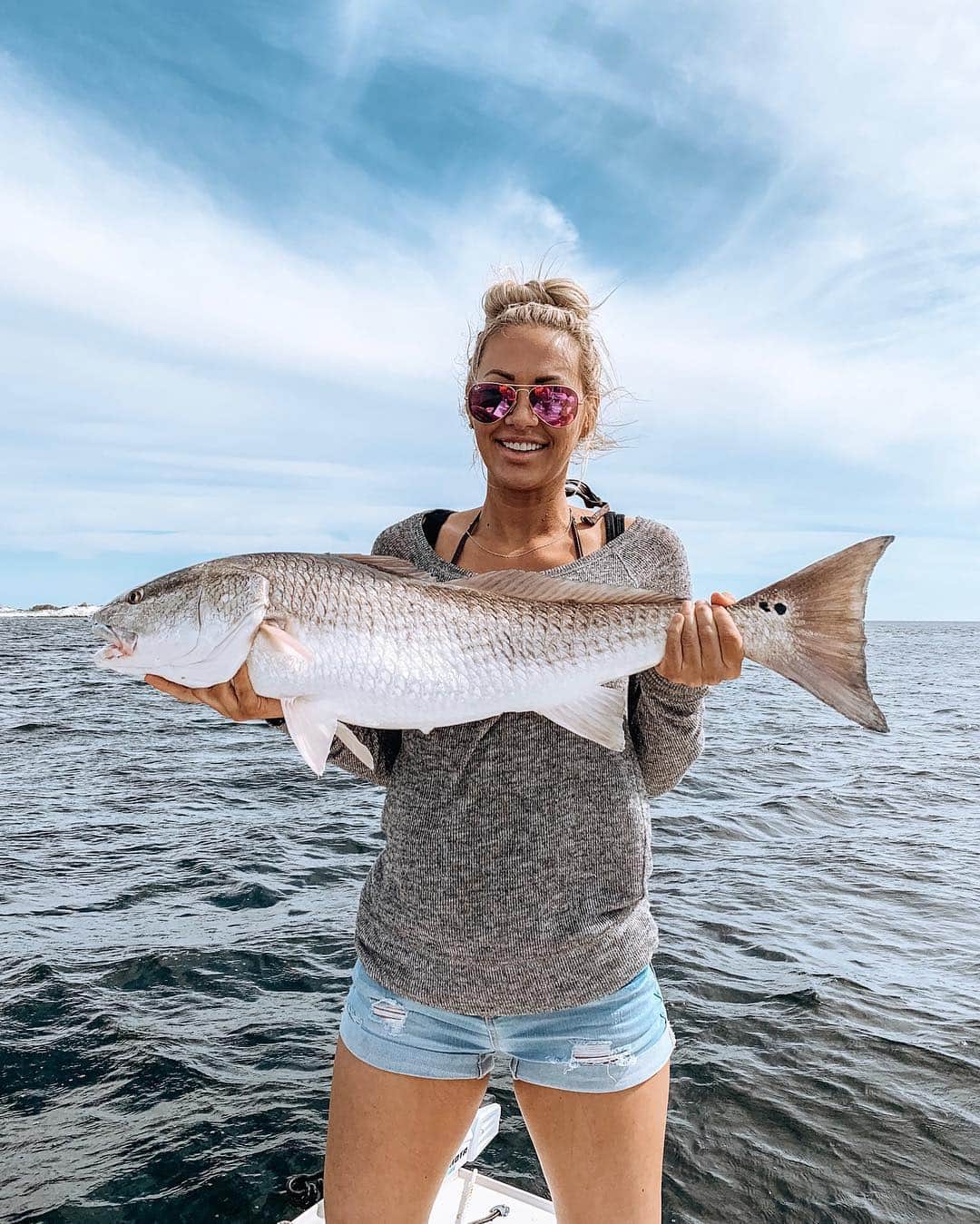Kindly Myersさんのインスタグラム写真 - (Kindly MyersInstagram)「Fishing today in Panama City. Caught a redfish. Thank you Racheal and Nate for taking me out 🎣」4月18日 23時16分 - kindlymyers
