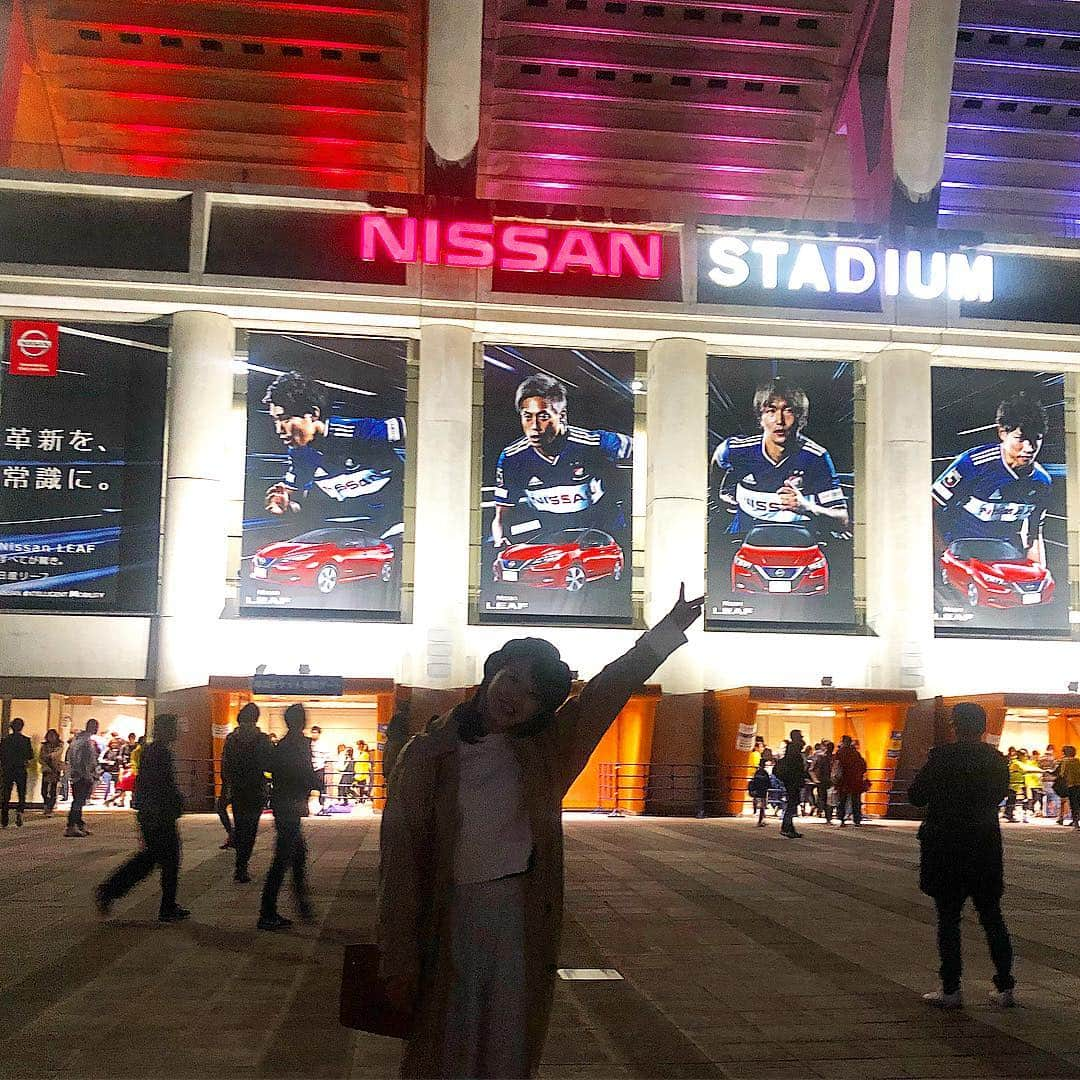 池永百合さんのインスタグラム写真 - (池永百合Instagram)「代表戦以来の二度目の日産スタジアム⚽️ ・ ・ オフの日は、家から出ないことがほとんどだったけど同期と日産スタジアムへ行ってきました💓💓 グランパスvsマリノス どちらも猛攻で終始ハラハラドキドキ本当に面白い試合でした！！ ・ ・ ・ 日産スタジアムの夜の試合は、ライト綺麗だったなー❤️ ・ ・ ・ #日産スタジアム #名古屋グランパス #横浜Fマリノス #グランパス #マリノス #サッカー観戦 #スタジアムで飲むレモンサワーは美味しかったよ」4月18日 23時17分 - ikenaga_yuri