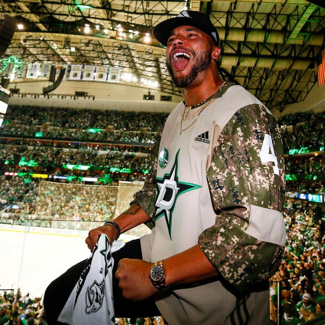 NHLさんのインスタグラム写真 - (NHLInstagram)「The #StanleyCup Playoffs bringing some serious star power! 🌟 @_4dak @champagnepapi」4月18日 23時18分 - nhl