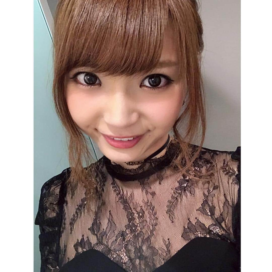 本間成美さんのインスタグラム写真 - (本間成美Instagram)「今日は宮崎オープンの前夜祭❣️ プロボウラー全員参加のパーティでした💛💛 みんなでドレスアップ〜🥰✨✨ 今年は黒のロングドレスにしました💍ゆいちゃんに髪アップにしてもらいました❣️すごく上手😋👌 久しぶりに同期のみんなで写真撮りましたよ〜❤️❤️ . 明日はBシフトで投球します🎳 まずは予選通過目指して頑張ります🏆✨✨ #jpba#宮崎オープン#47 期#仲良し同期❤️#応援よろしくお願いします#🥺」4月18日 23時26分 - narumi517