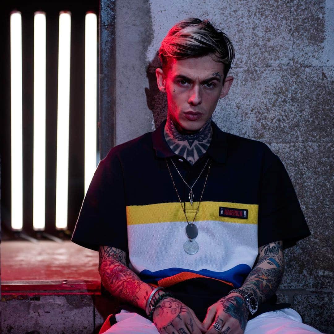 ペリーエリスのインスタグラム：「Make your mark in new styles from #PerryEllisAmerica. Link in bio. 📷 @ryanjayphoto」