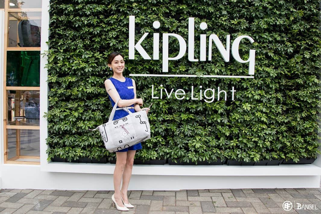 陳建州さんのインスタグラム写真 - (陳建州Instagram)「Kipling 快閃店在華山！  是不是很想買我手繪的包包？！🤣🤣🤣 #kipling」4月18日 23時28分 - blackielovelife