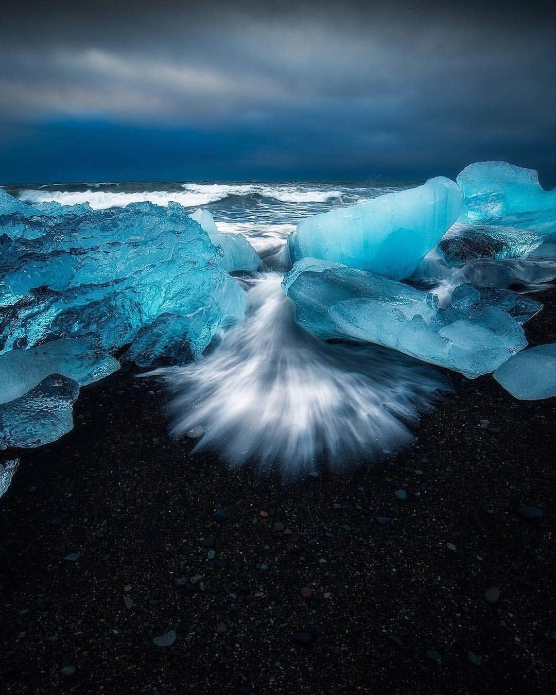 NikonUSAさんのインスタグラム写真 - (NikonUSAInstagram)「From #Nikon photographer @jsn_pdog, shot with the #D850: “Jökulsárlón- Diamond Beach. One of my favorite places on earth! So fortunate to photograph the northern lights at Glacier Lagoon the night before, then strolled this amazing black sand beach for hours the next morning. It’s truly like a walking art show! When I first saw this image, the slowed down water coming through the ice reminded me of a micro organism creeping over the black sand like a hand🖐🏼😱.” #landscape #landscapephotography #NikonNoFilter #NikonD850 #Iceland」4月18日 23時50分 - nikonusa