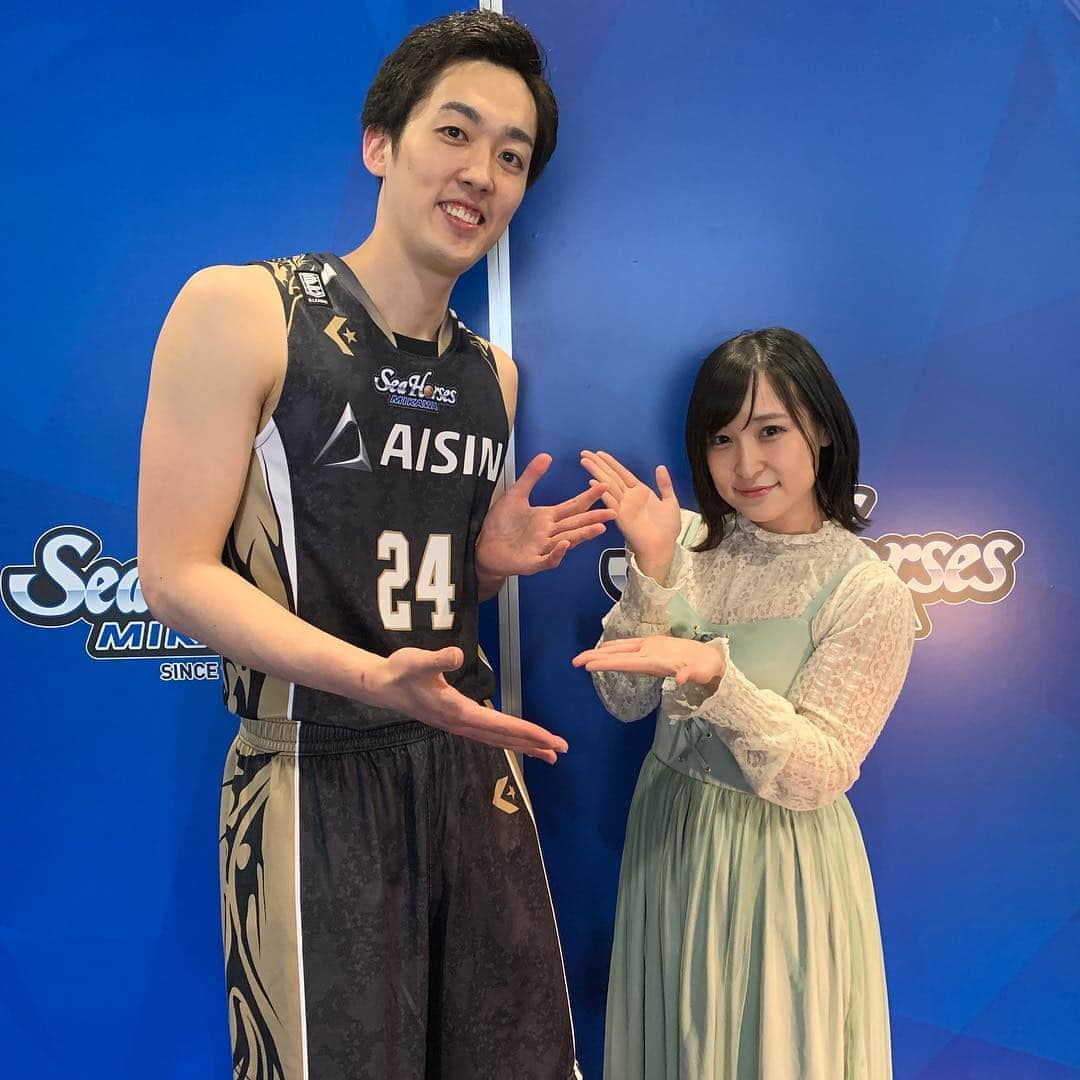 中崎絵梨奈さんのインスタグラム写真 - (中崎絵梨奈Instagram)「#生原秀将 選手 と #加藤寿一 選手にも #岡田侑大 選手についてお話を伺いました🎤🏀ありがとうございました！！ ▶︎basketball.mb.softbank.jp/videos/4770  仲良しな雰囲気が伝わってきてほっこりでした！☺️ #シーホース三河 #Bリーグ」4月18日 23時50分 - chu_erina