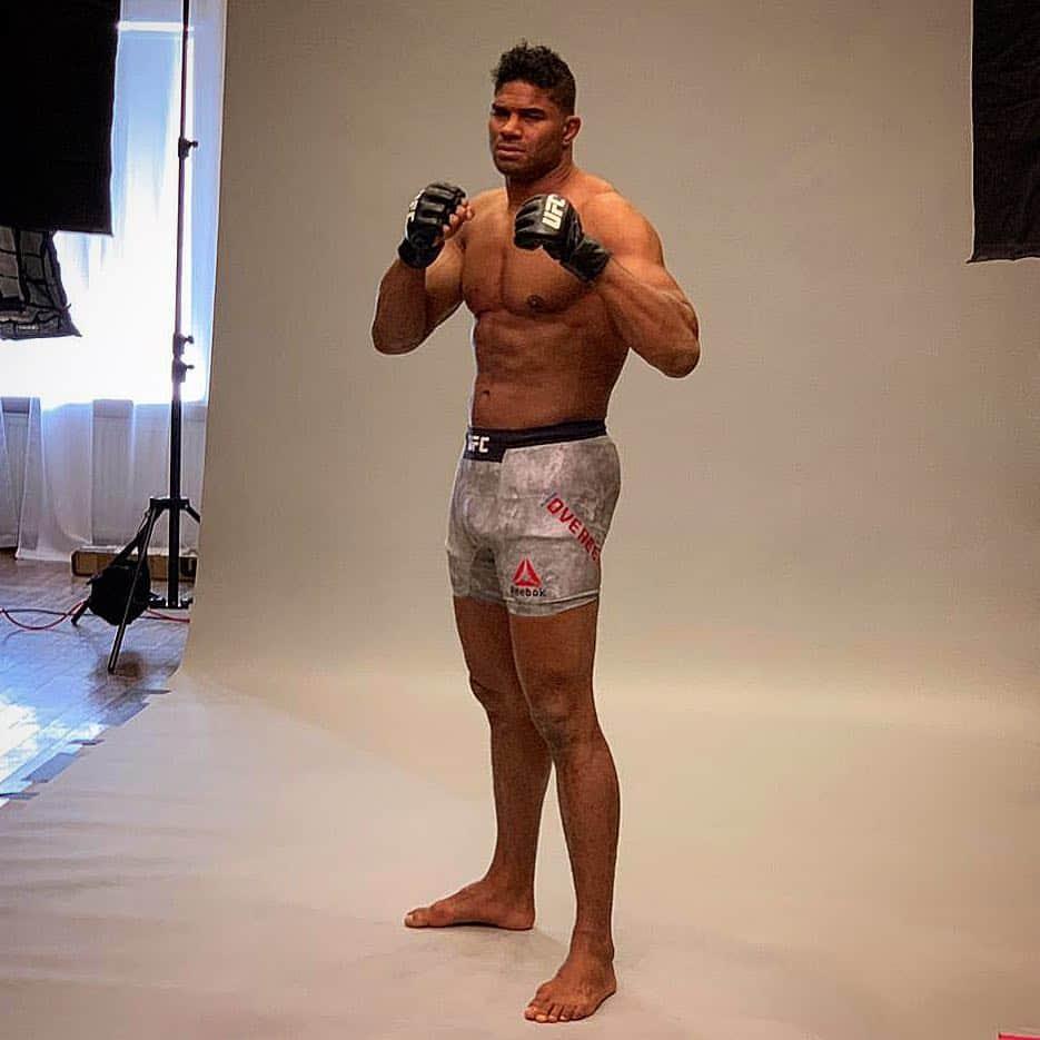 アリスター・オーフレイムさんのインスタグラム写真 - (アリスター・オーフレイムInstagram)「Ready 🇷🇺 #ufcstpetersburg」4月18日 23時46分 - alistairovereem