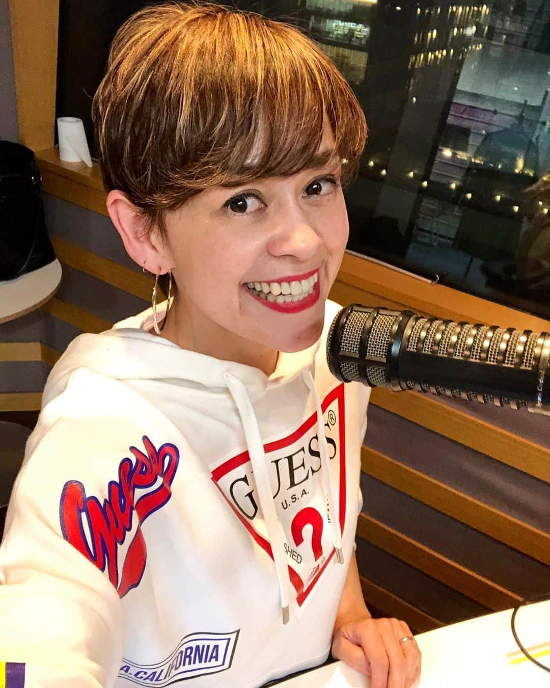 トムセン陽子さんのインスタグラム写真 - (トムセン陽子Instagram)「今日もカジュアル路線。 . . . #interfm897 #happy_inter #ootd #fashion #guess #今日もラジオ #聴いてくれて感謝 #また明日」4月18日 23時58分 - yokothomsen