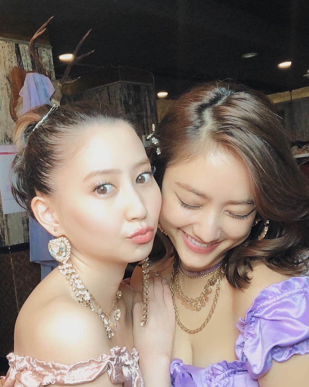 谷まりあさんのインスタグラム写真 - (谷まりあInstagram)「My lovely sister Mayuko Chan 💖💖 卒業おめでとう。  まりあの心からは卒業してないけどね。ずっとあなたの妹です🥰 #vivinight #まゆまり #河北麻友子 ちゃん」4月18日 23時53分 - mariaaaa728