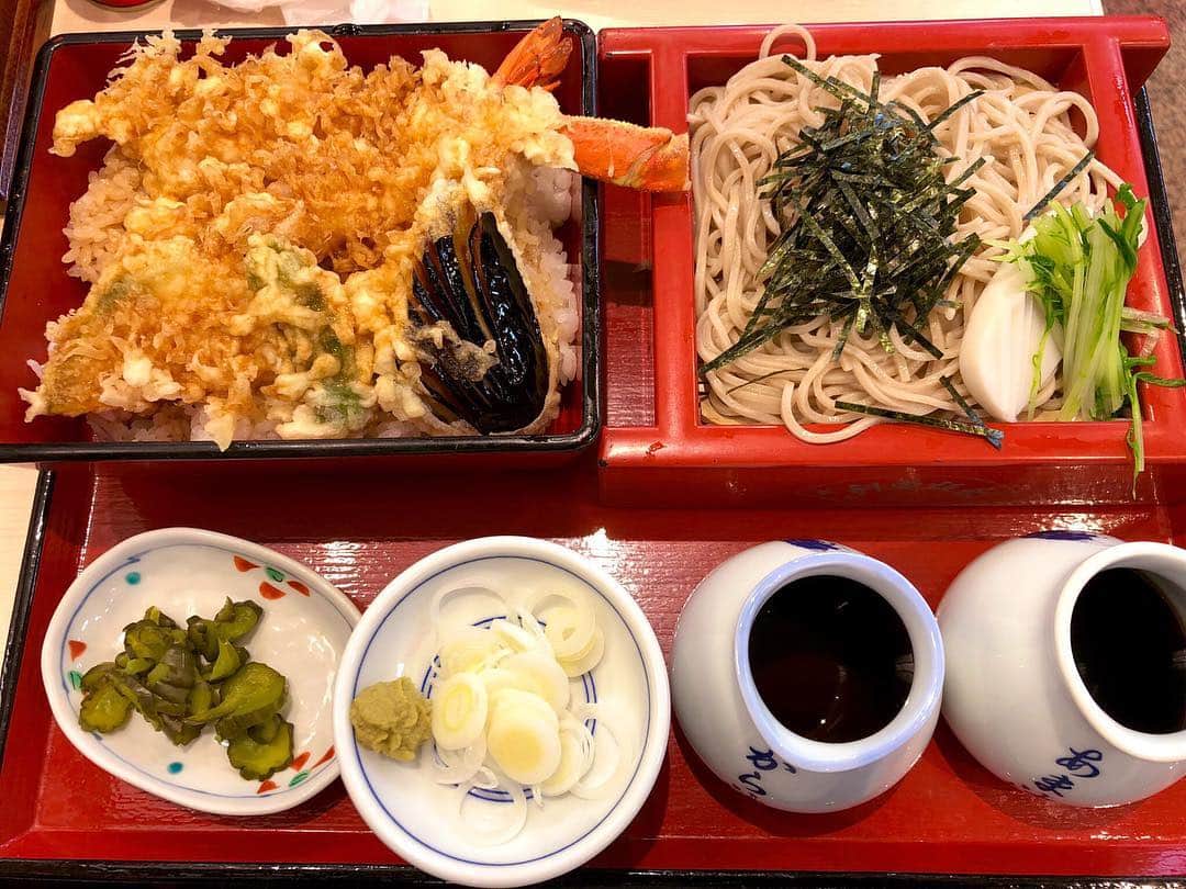 倉田雅世さんのインスタグラム写真 - (倉田雅世Instagram)「‪君が好きだ。‬ ‪ #蕎麦 #天ぷら ‬ ‪えび天二本と思っていたら、ひとつは蟹の足だった！‬」4月18日 23時55分 - kuralamune