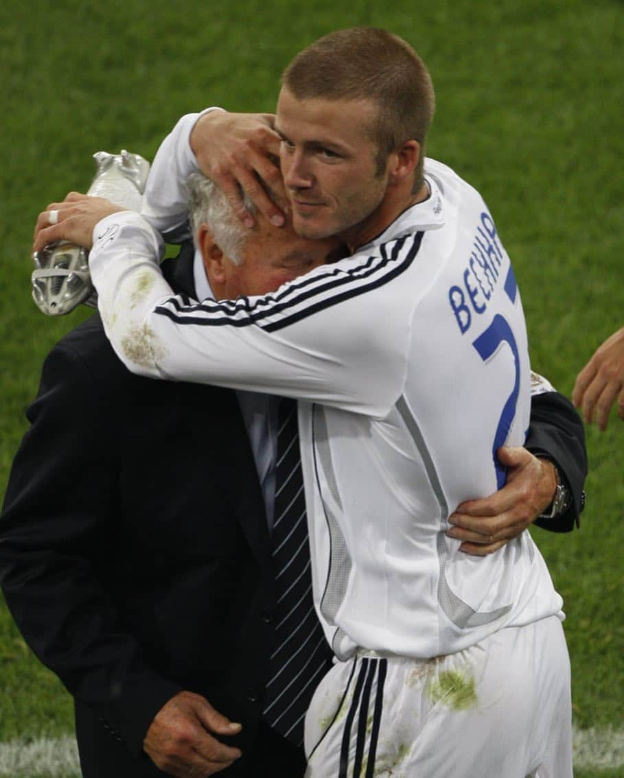 デビッド・ベッカムさんのインスタグラム写真 - (デビッド・ベッカムInstagram)「The first person I’d see when walking onto the Santiago Bernabeu and the last person I’d see when walking off.. We won together and lost together but in the end we celebrated like champions... Always in our hearts @realmadrid ♥️ Rest In Peace Agustin」4月18日 23時55分 - davidbeckham