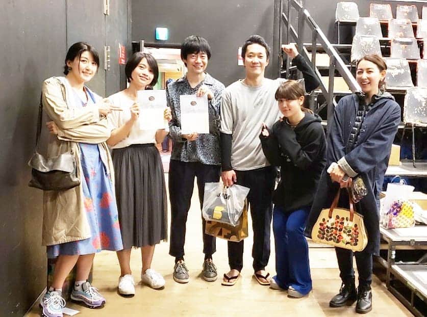 池田香織のインスタグラム：「とっても良かった！  ぶつけたこと、ぶつけられたことのある言葉。 感じたことのある空気や衝動、そして愛。  身近だけども、エンターテイメントで、あっという間の時間でした。  #観劇 #劇団た組 #在庫に限りはありますが  #すみだパークスタジオ倉」