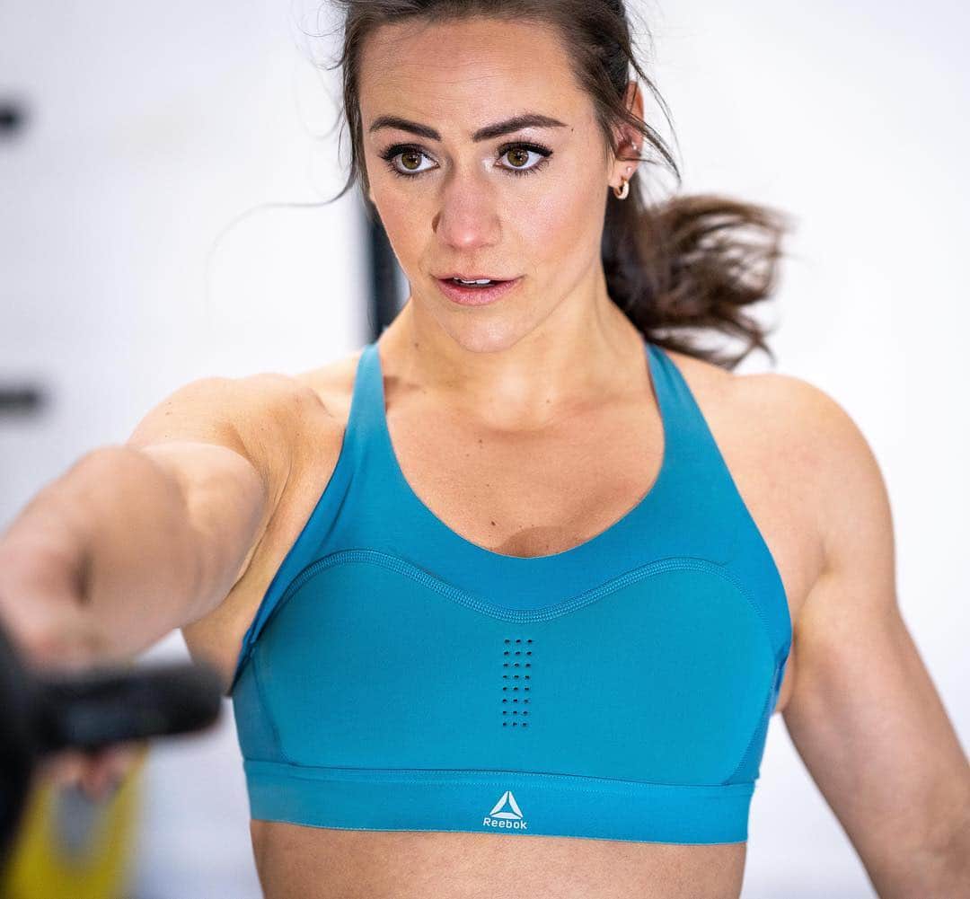 Reebokさんのインスタグラム写真 - (ReebokInstagram)「Unmatched comfort + support, so you can keep your focus at 💯. | @camillelbaz sporting our #PureMoveBra in the new teal colorway. Tap to shop.」4月19日 0時16分 - reebok
