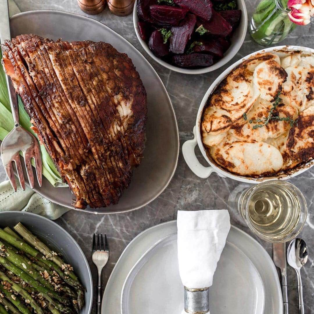 Whole Foods Marketさんのインスタグラム写真 - (Whole Foods MarketInstagram)「Today is the last day to place an order for our #Easter meal! Take it from @cookingwithcocktailrings and let us help with the cooking this year. Click #linkinbio to place your order now through 4/18. . . . #Sponsored As everyone knows I love to cook but cooking for holidays can be hectic! That’s why I love @wholefoods prepared holiday meals and sides for Easter! It’s so easy to order, you just select what you want online, pick up in store, heat and serve, without the effort of cooking all day (even though it will look like you did!). This year, I went with the spiral-sliced ham with maple-mustard glaze, roasted beets with sherry-shallot vinaigrette, potato gratin with gruyère, and asparagus with lemon, parsley and roasted almonds (and don't forget to add the Berry Chantilly Cake)! Click link in bio to place your order now through 4/18.」4月19日 0時11分 - wholefoods