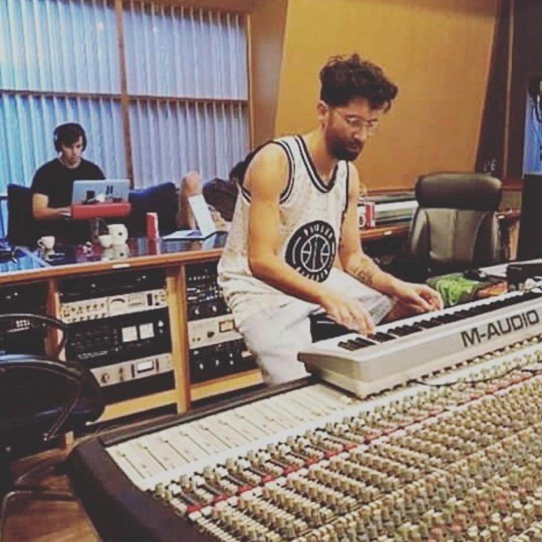 Yellow M.F. Clawさんのインスタグラム写真 - (Yellow M.F. ClawInstagram)「Hahahaha. Found this one online. Can’t even remember someone was taking a photo here. Or maybe it’s from a video idk. Anyway. Good memories of these studio days. No pressure. Just creating and having fun with it. And yes that’s my laptop on a barstool.」4月19日 0時25分 - yellowclaw