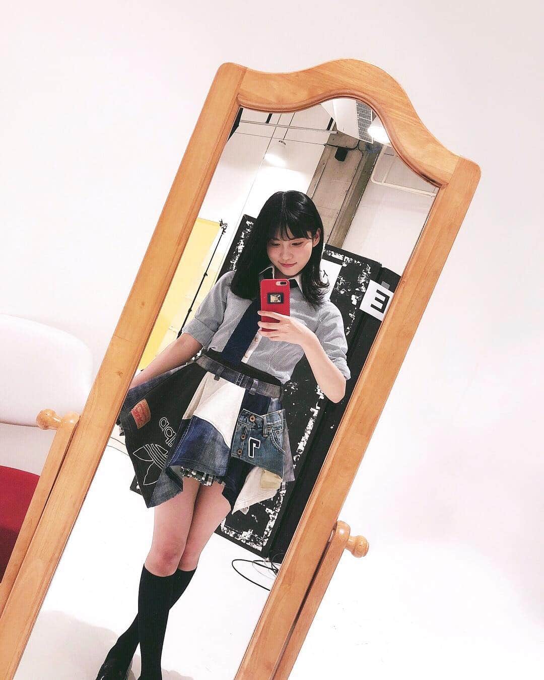 谷口めぐさんのインスタグラム写真 - (谷口めぐInstagram)「この衣装のスカートかわいい❤︎ 制服ってモチーフだけで、カジュアルな感じだったりとか、かわいい感じ、かっこいい感じって沢山の表現が出来るAKBの衣装って本当に凄い！感動✨ #akb衣装 #AKB48 #オサレカンパニー  #制服 #制服衣装」4月19日 0時24分 - o_megu1112