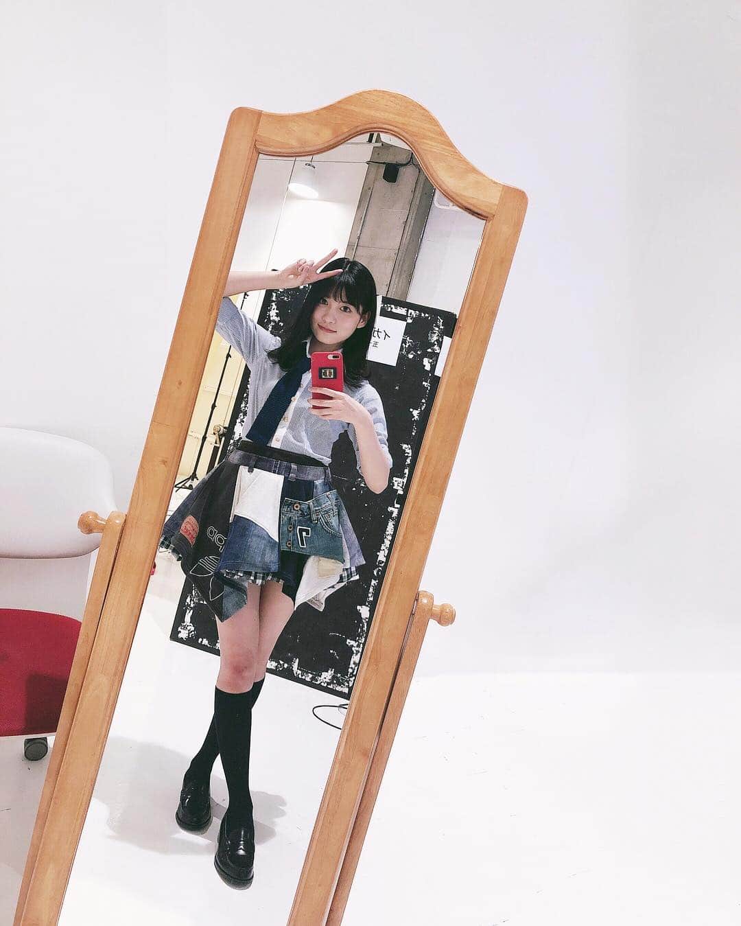 谷口めぐさんのインスタグラム写真 - (谷口めぐInstagram)「この衣装のスカートかわいい❤︎ 制服ってモチーフだけで、カジュアルな感じだったりとか、かわいい感じ、かっこいい感じって沢山の表現が出来るAKBの衣装って本当に凄い！感動✨ #akb衣装 #AKB48 #オサレカンパニー  #制服 #制服衣装」4月19日 0時24分 - o_megu1112