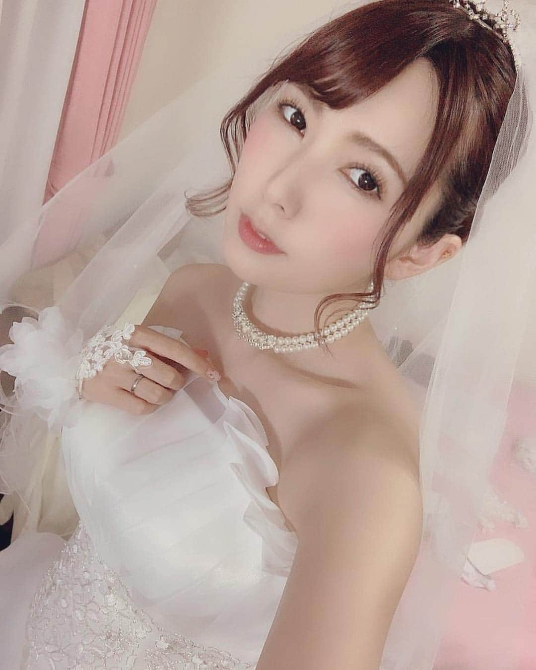 波多野結衣さんのインスタグラム写真 - (波多野結衣Instagram)「撮影でドレス着ました✿ . . #波多野結衣 #撮影 #ドレス #婚期遅れる #結婚しよう #ムーディーズ #純白」4月19日 0時32分 - hatachan524