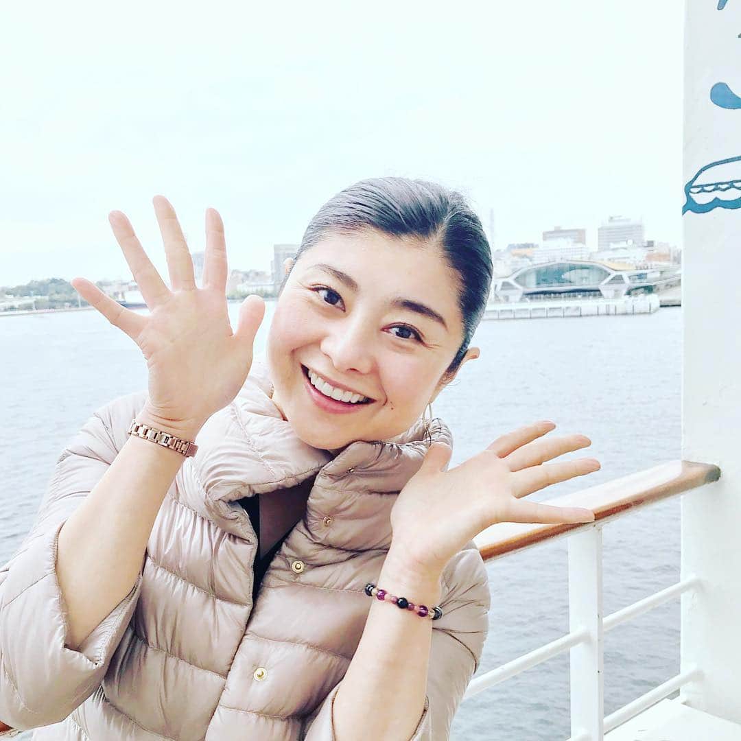 間々田佳子のインスタグラム：「飛鳥で顔ヨガ講演✨😊🤫😝 里帰り！🌱✨ メール、電話がほとんど電波の都合で通じません…🙇‍♂️お返事が遅れることが多々発生中…ご迷惑をおかけ致しますがよろしくお願いいたします。🙇‍♂️🙇‍♂️🙇‍♂️」