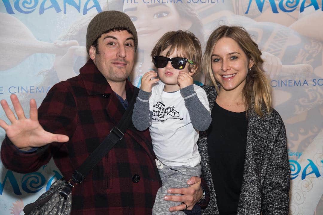 E! Onlineさんのインスタグラム写真 - (E! OnlineInstagram)「Jenny Mollen revealed that she dropped her and Jason Biggs' son on his head causing him to fracture his skull: "My heart goes out to all parents who have or will ever find themselves in this kind of position." Link in bio for more on their "traumatic" week. (📷: Getty Images)」4月19日 0時37分 - enews
