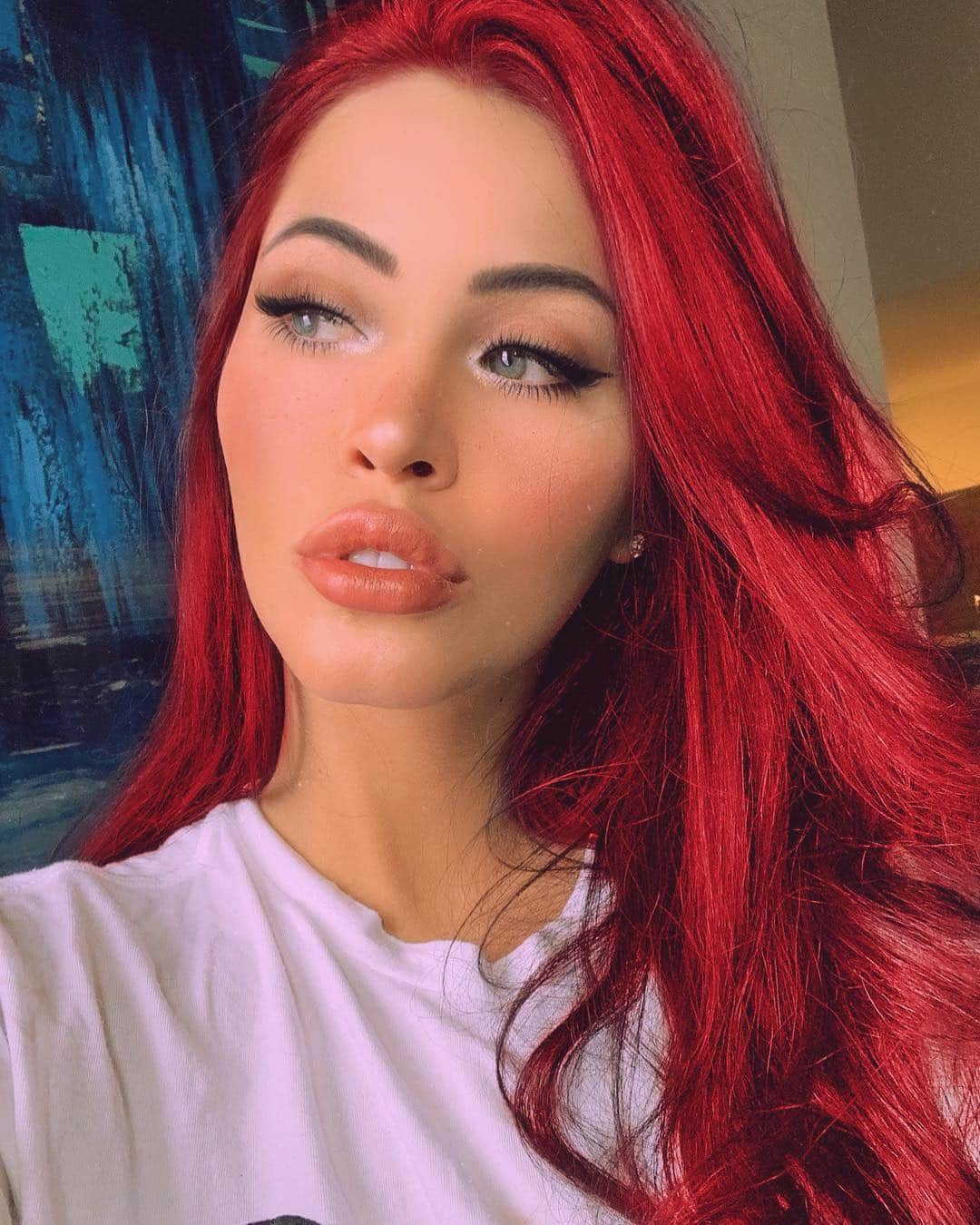 Claudia Alendeさんのインスタグラム写真 - (Claudia AlendeInstagram)「Ariel 🧜‍♀️ mermaids are real ⠀⠀⠀⠀⠀⠀⠀⠀⠀ @colourpopcosmetics flexitarian highlighter」4月19日 0時37分 - claudiaalende