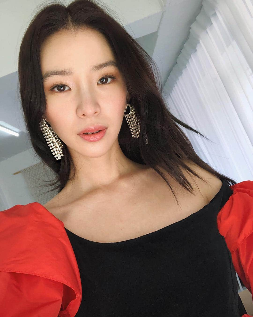 アイリーン・キムさんのインスタグラム写真 - (アイリーン・キムInstagram)「Bianca is taking over❣️❣️❣️Still getting used to my dark hair🦄」4月19日 0時41分 - ireneisgood