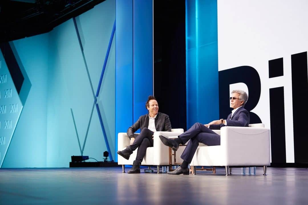 SAPさんのインスタグラム写真 - (SAPInstagram)「Remember 💭 that iconic moment when @billrmcdermott joined 🤝 @qualtrics CEO Ryan Smith at #QualtricsX4? Learn more at sap.com/xm ------ #tbt #xm #experience #technology #data"」4月19日 0時45分 - sap