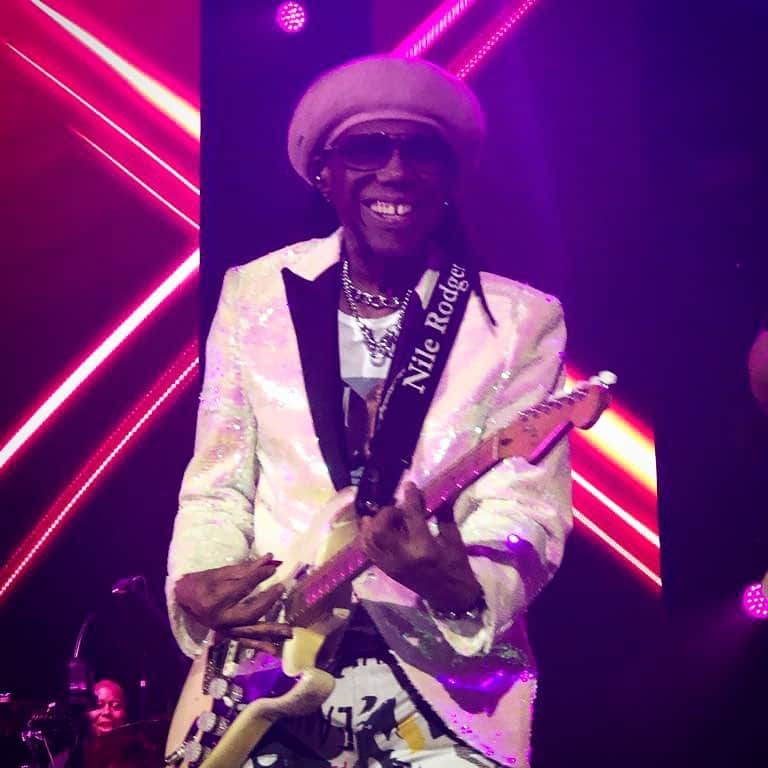 ナイル・ロジャースさんのインスタグラム写真 - (ナイル・ロジャースInstagram)「Hey, #Pittsburgh, look out!! We’re on for tonight!!! @Cher ft. @NileRodgers & @theCHICorganization #HereWeGoAgainTour - Tickets #LinkInBio  #CHICtour #tourlife #ontheroadagain #bandontherun #musicians #musicianlife #goodtimes #freakout」4月19日 0時48分 - nilerodgers