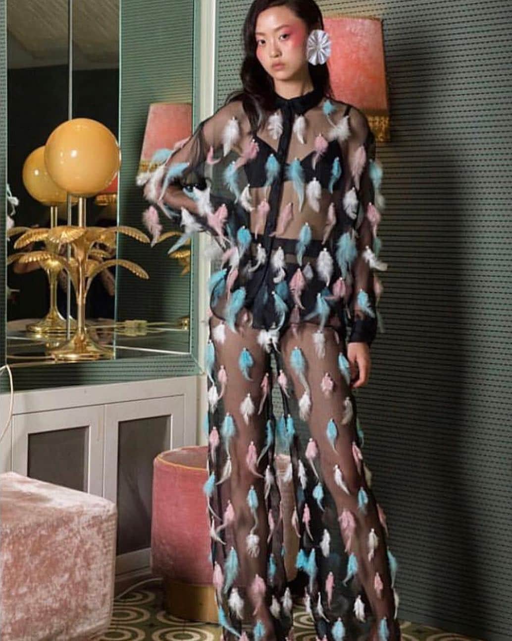 オージュールルジュールのインスタグラム：「when u feel like a #bird #fauxfeathers #ss19 💗」