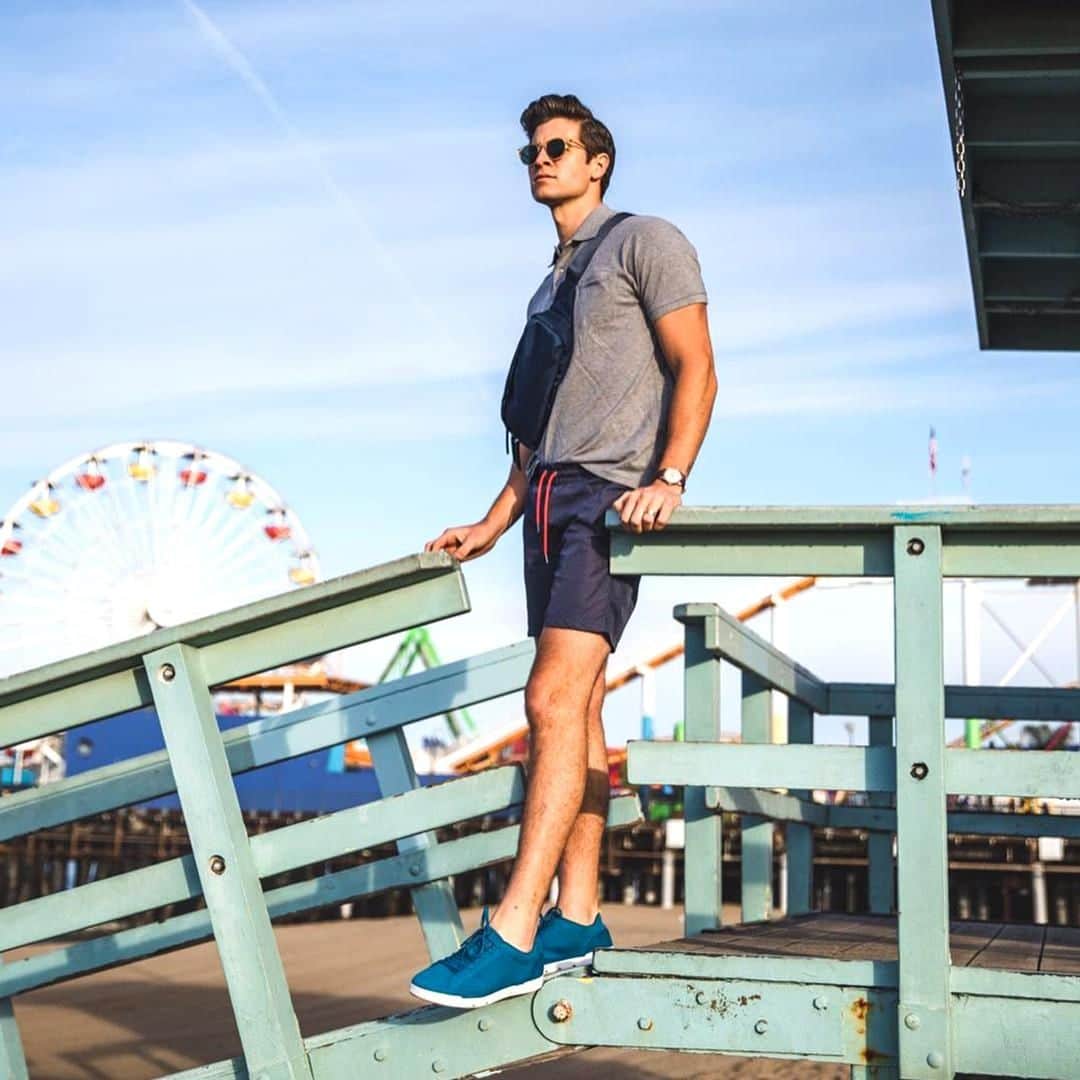 スイムズのインスタグラム：「@parkeryorksmith looking summer ready in our Breeze Tennis Knit Sneakers in Seaport Blue ☀️	⠀ #SS19 #mensstyle #shoesoftheday #sneakers」